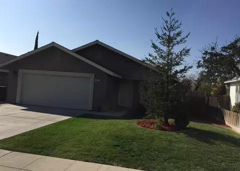 820 S B St, Madera, CA 93638 photo 1