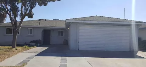 404 Ashlan Way, Madera, CA 93638 photo 1
