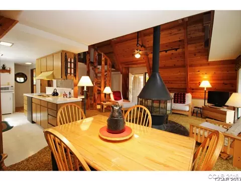 557 Dean Ct, Arnold, CA 95223 photo 4