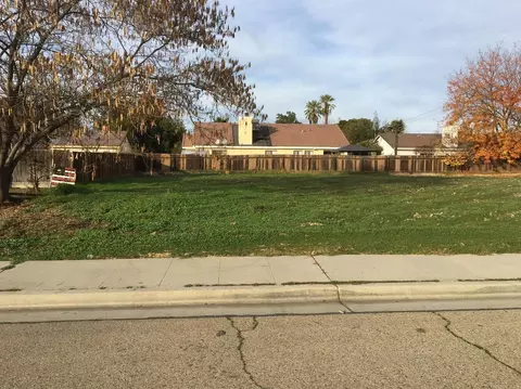 2008 Maple St, Selma, CA 93662 photo 1