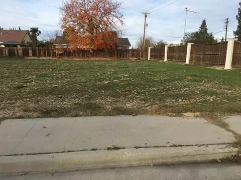 2004 Maple St, Selma, CA 93662 photo 1