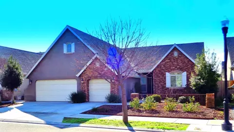 430 W Warwick Ave, Clovis, CA 93619 photo 1