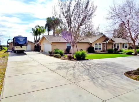 36966 Kensington Dr, Madera, CA 93636 photo 1