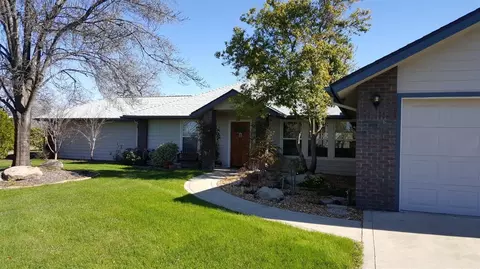 28030 Twin Ponds Dr, Clovis, CA 93619 photo 1