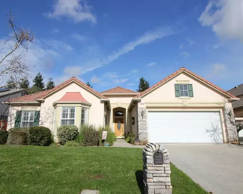 10404 E Fieldstone Ave, Clovis, CA 93619 photo 1