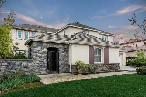 10687 E Landmark Way, Clovis, CA 93619 photo 1