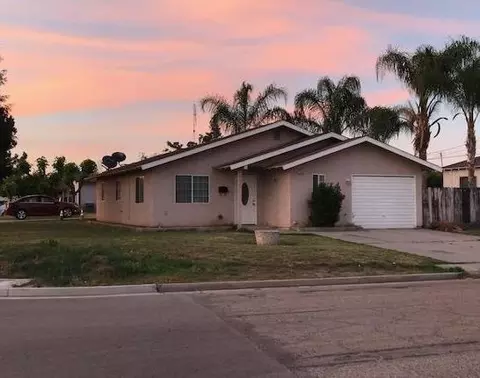 1860 4th St, Sanger, CA 93657 photo 1