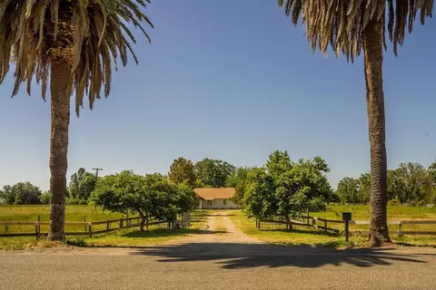 15045 E Ashlan Ave, Sanger, CA 93657 photo 1