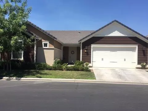 1742 N Broadbent Ln, Clovis, CA 93619 photo 1