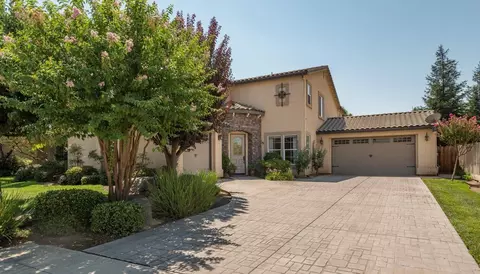 2301 E Michelle Ave, Fowler, CA 93625 photo 1