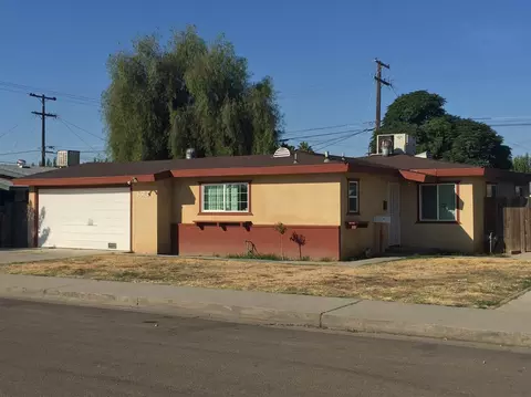 1613 James St, Sanger, CA 93657 photo 1