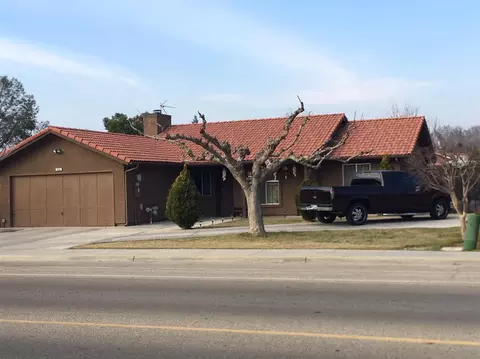 950 5th St, Sanger, CA 93657 photo 1
