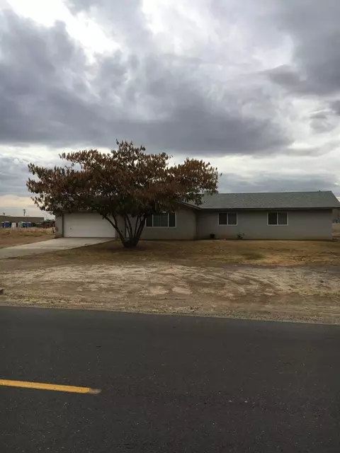 17484 Brook Dr, Madera, CA 93638 photo 1