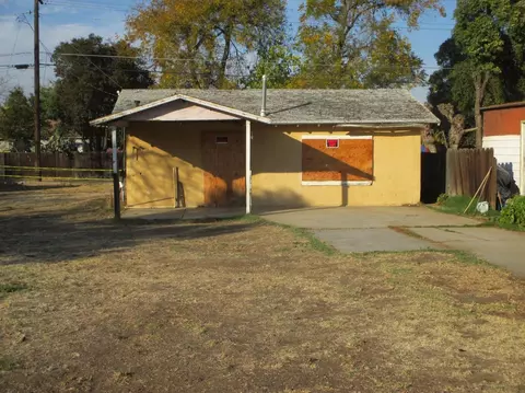1013 Garfield Ave, Madera, CA 93638 photo 1