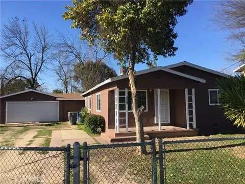 809 Clinton St, Madera, CA 93638 photo 1