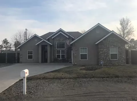 25590 Eric Way, Madera, CA 93638 photo 1