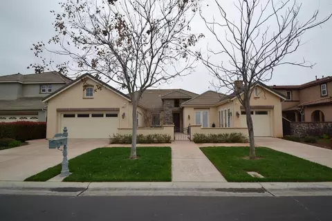 10627 E Landmark Way, Clovis, CA 93619 photo 1