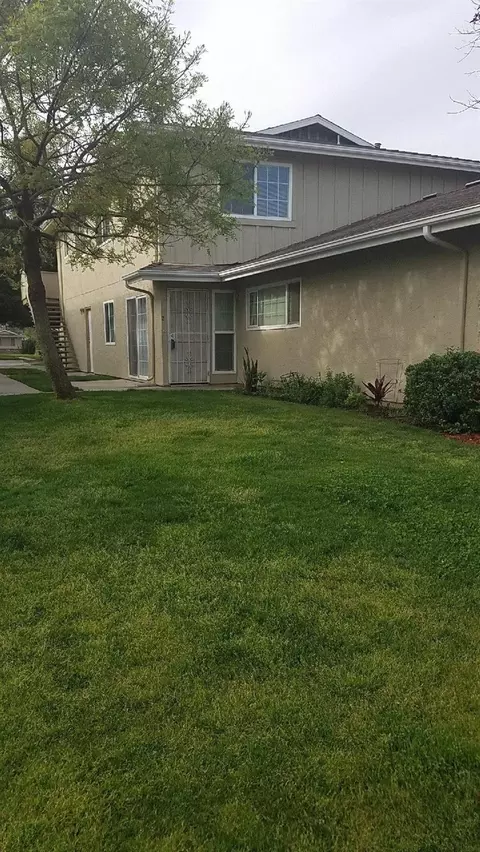 468 W Alamos Ave #2, Clovis, CA 93612 photo 1