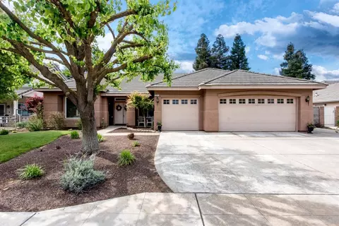 2034 Cromwell Ave, Clovis, CA 93611 photo 1