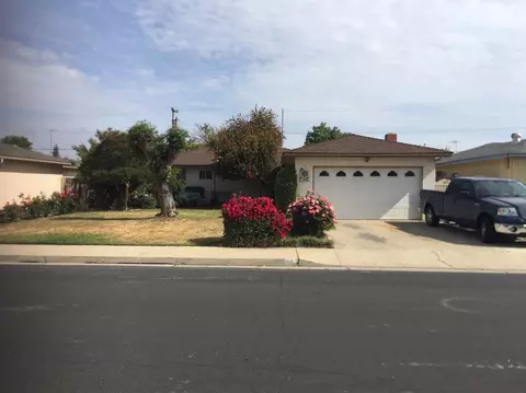 563 W Pico Ave, Clovis, CA 93612 photo 1