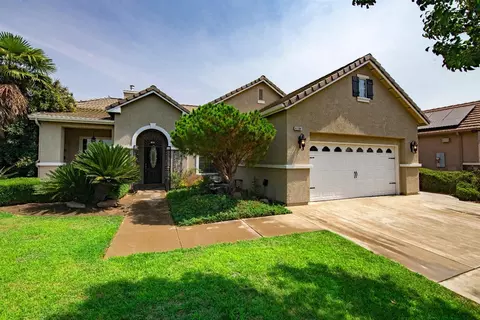 4704 N Waterside Dr, Clovis, CA 93619 photo 1