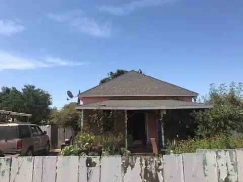 704 S B St, Madera, CA 93638 photo 1