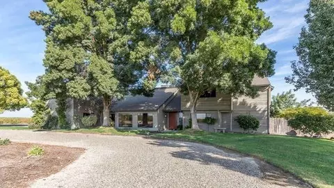 18950 W Shields Ave, Kerman, CA 93630 photo 1