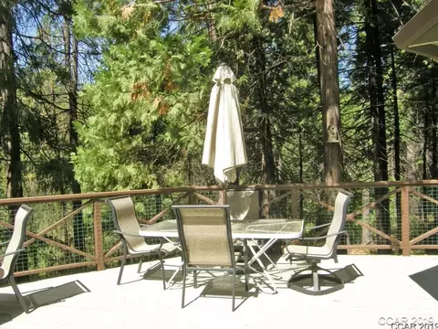 895 Meadow Dr, Arnold, CA 95223 photo 4