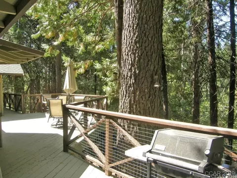 895 Meadow Dr, Arnold, CA 95223 photo 2