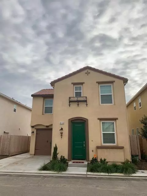3718 Friendship Ln, Clovis, CA 93619 photo 1