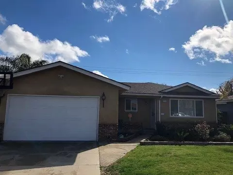514 W Santa Ana Ave, Clovis, CA 93612 photo 1
