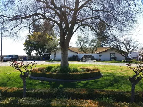 13327 Shields Ave, Kerman, CA 93630 photo 1