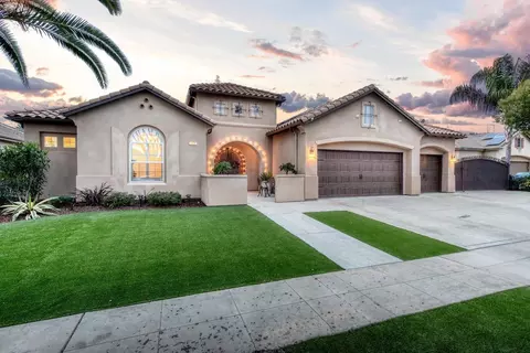 1036 N Cherry Ln, Clovis, CA 93611 photo 1
