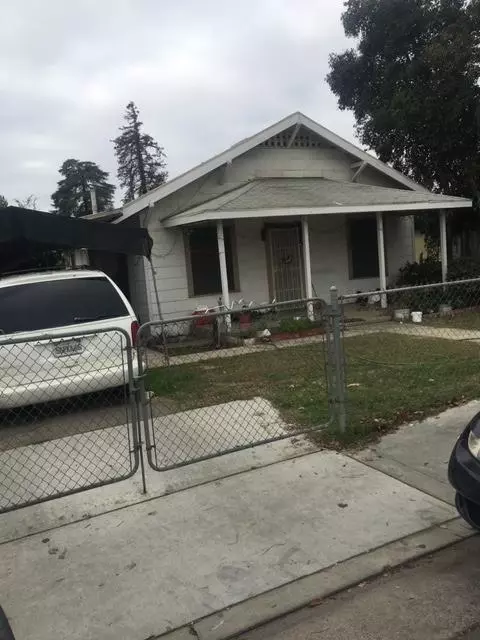 404 S Lake St, Madera, CA 93638 photo 1