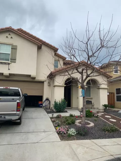 987 Papaya St, Madera, CA 93638 photo 1