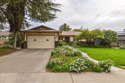 690 W Santa Ana Ave, Clovis, CA 93612 photo 1