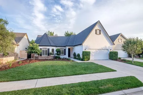 574 W Trenton Ave, Clovis, CA 93619 photo 1