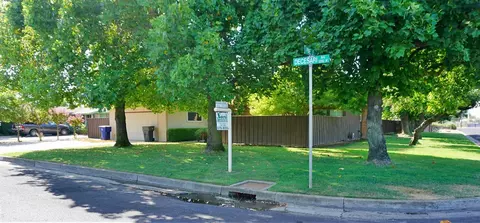 1320 De Cesari Ave, Madera, CA 93637 photo 1