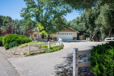 49919 Meadowview Dr, Oakhurst, CA 93644 photo 1