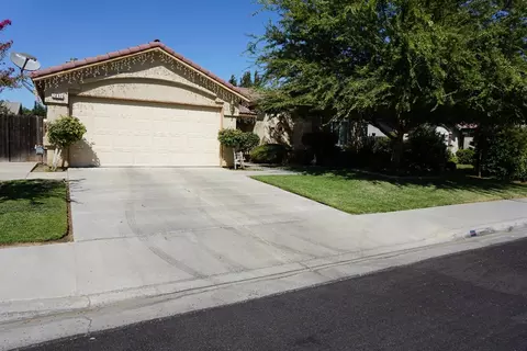 2897 Oak St, Madera, CA 93637 photo 1