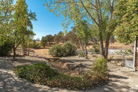 4679 Moccasin St, Copperopolis, CA 95228 photo 2