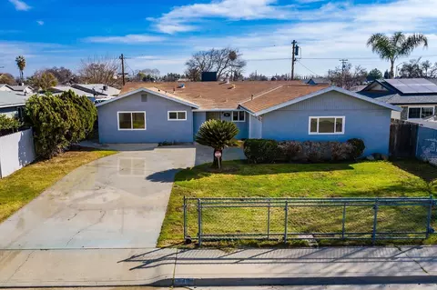 942 Avocado Dr, Lemoore, CA 93245 photo 1