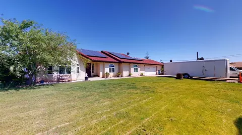 17211 Avon Pl, Madera, CA 93638 photo 1