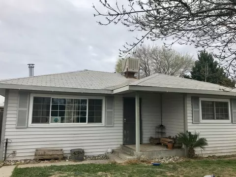 933 S 3rd St, Kerman, CA 93630 photo 1