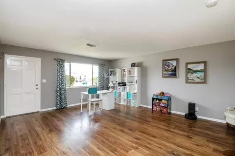 2008 Dennis Dr, Selma, CA 93662 photo 3