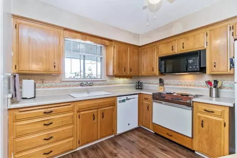 2008 Dennis Dr, Selma, CA 93662 photo 9