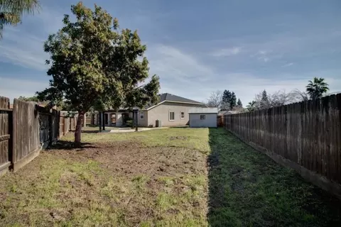 520 E Ferguson Ct, Visalia, CA 93292 photo 24