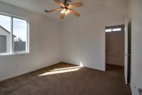 520 E Ferguson Ct, Visalia, CA 93292 photo 10