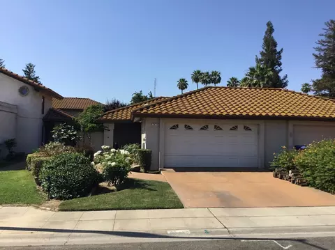 2424 Driftwood Dr, Madera, CA 93637 photo 1