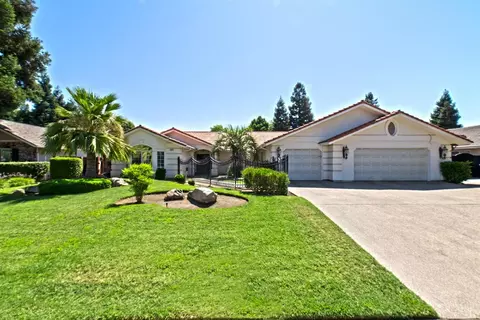 1051 N Armstrong Ave, Clovis, CA 93611 photo 1